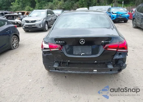 2019 Mercedes-Benz A 220 4Matic z USA, uszkodzony, nr VIN WDD3G4FB3KW002274